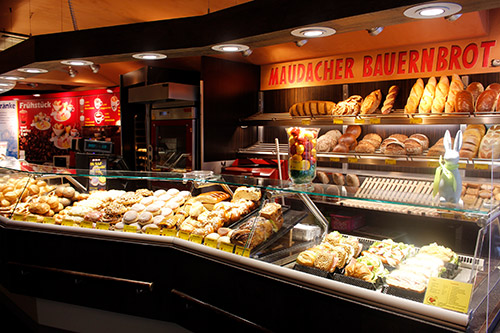 Grünstadt Café Fußgängerzone - Otto Schall