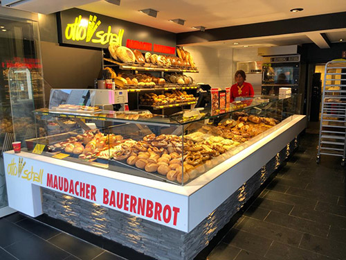 Landau in der Fußgängerzone - Otto Schall